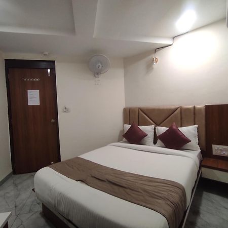 Hotel Earth Inn, Subhash Bridge, Rto Circle, อาเมดาบัด ภายนอก รูปภาพ