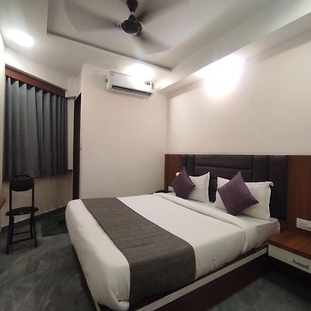Hotel Earth Inn, Subhash Bridge, Rto Circle, อาเมดาบัด ภายนอก รูปภาพ