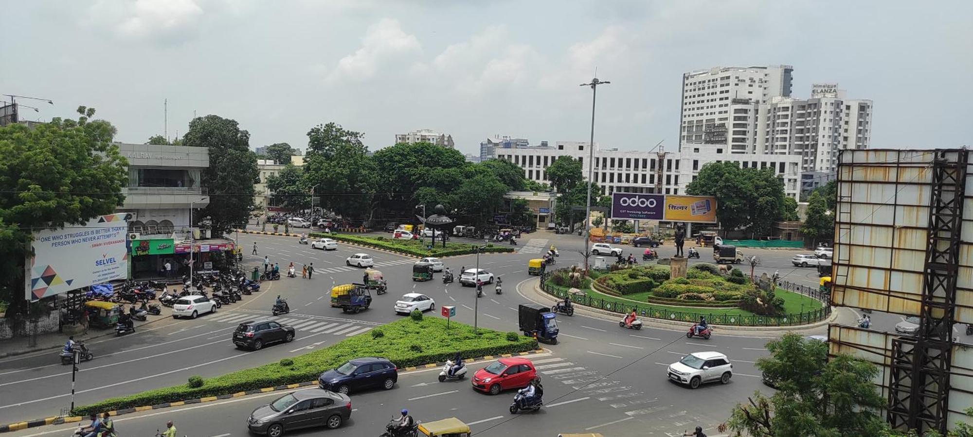 Hotel Earth Inn, Subhash Bridge, Rto Circle, อาเมดาบัด ภายนอก รูปภาพ