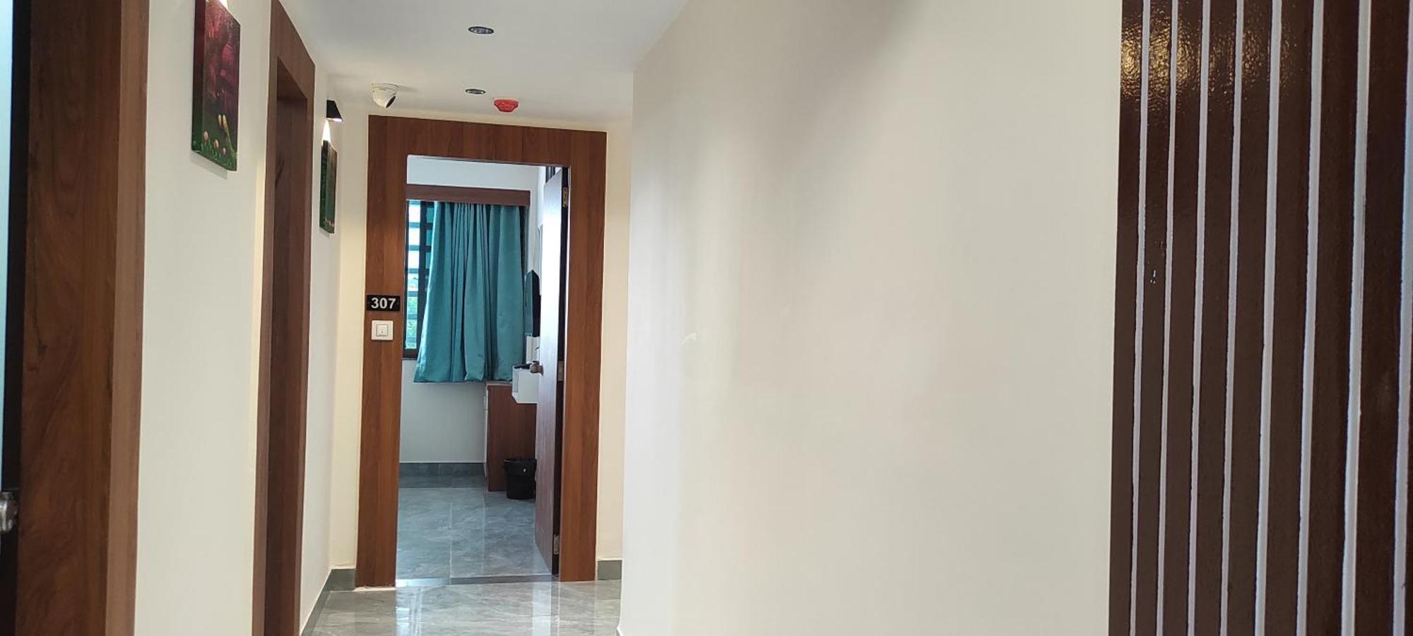 Hotel Earth Inn, Subhash Bridge, Rto Circle, อาเมดาบัด ภายนอก รูปภาพ