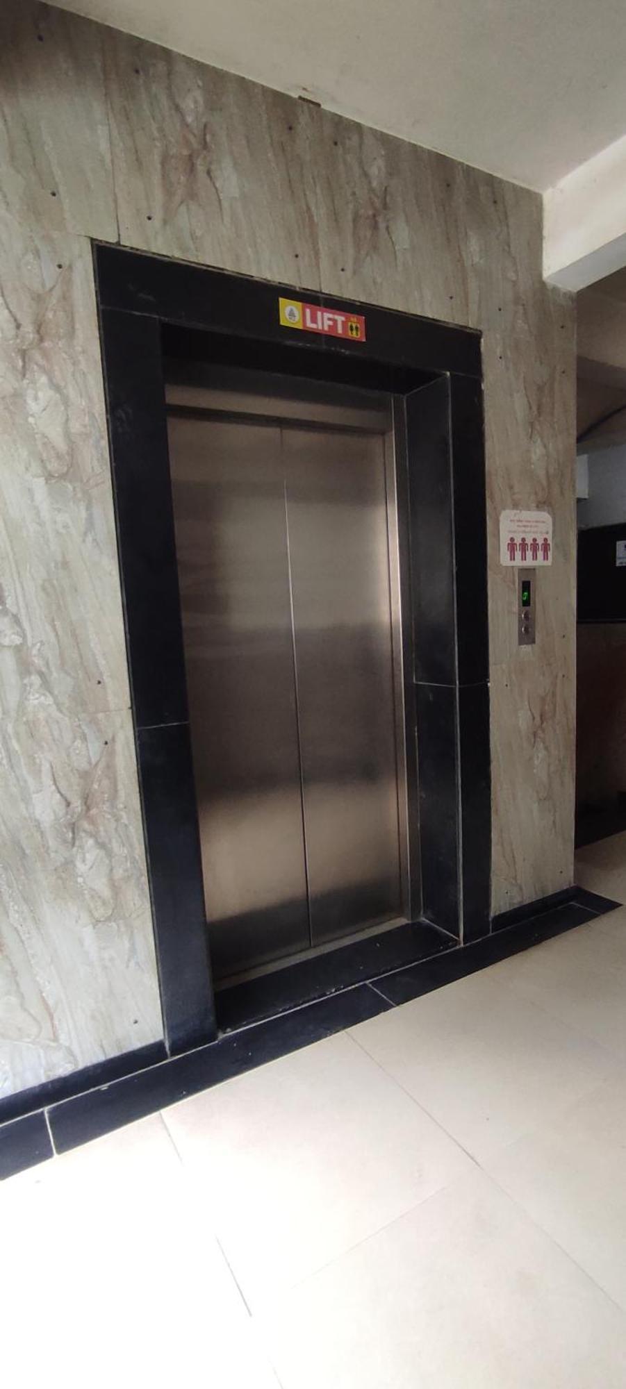 Hotel Earth Inn, Subhash Bridge, Rto Circle, อาเมดาบัด ภายนอก รูปภาพ