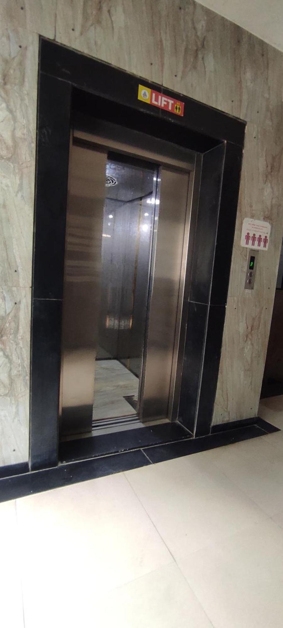 Hotel Earth Inn, Subhash Bridge, Rto Circle, อาเมดาบัด ภายนอก รูปภาพ