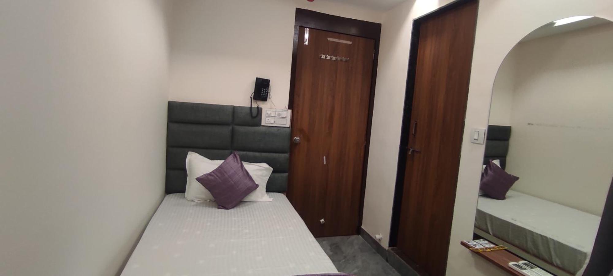 Hotel Earth Inn, Subhash Bridge, Rto Circle, อาเมดาบัด ภายนอก รูปภาพ