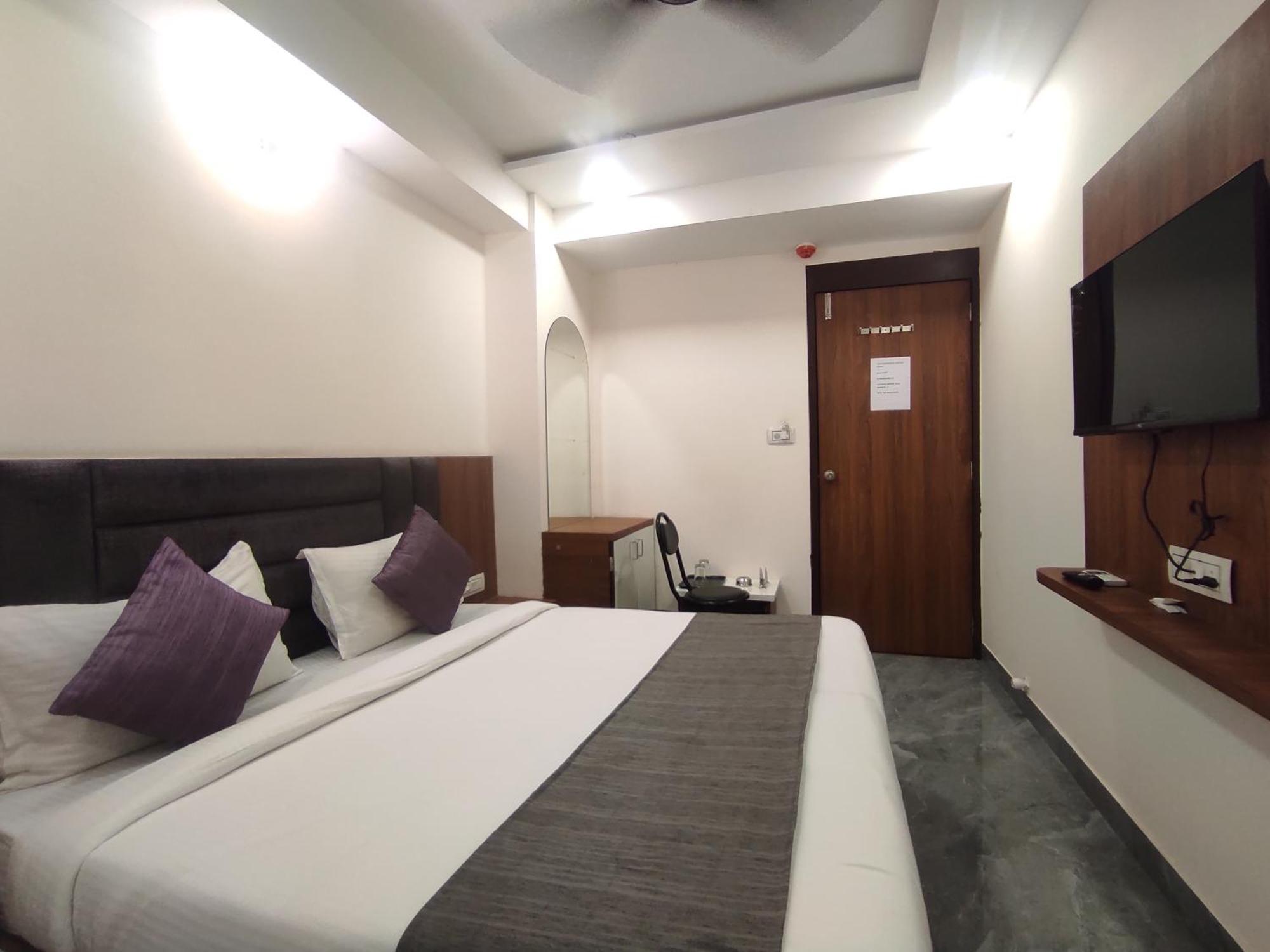 Hotel Earth Inn, Subhash Bridge, Rto Circle, อาเมดาบัด ภายนอก รูปภาพ