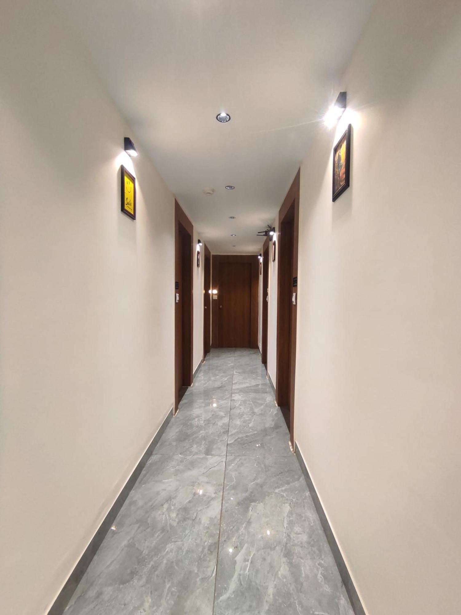 Hotel Earth Inn, Subhash Bridge, Rto Circle, อาเมดาบัด ภายนอก รูปภาพ
