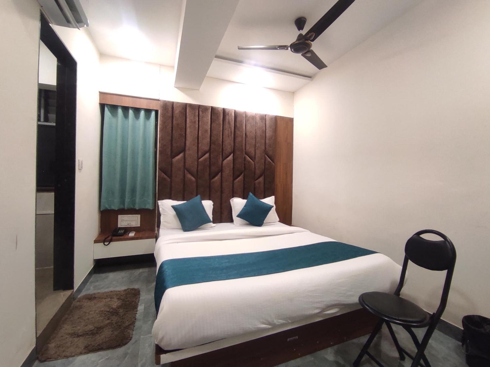 Hotel Earth Inn, Subhash Bridge, Rto Circle, อาเมดาบัด ภายนอก รูปภาพ