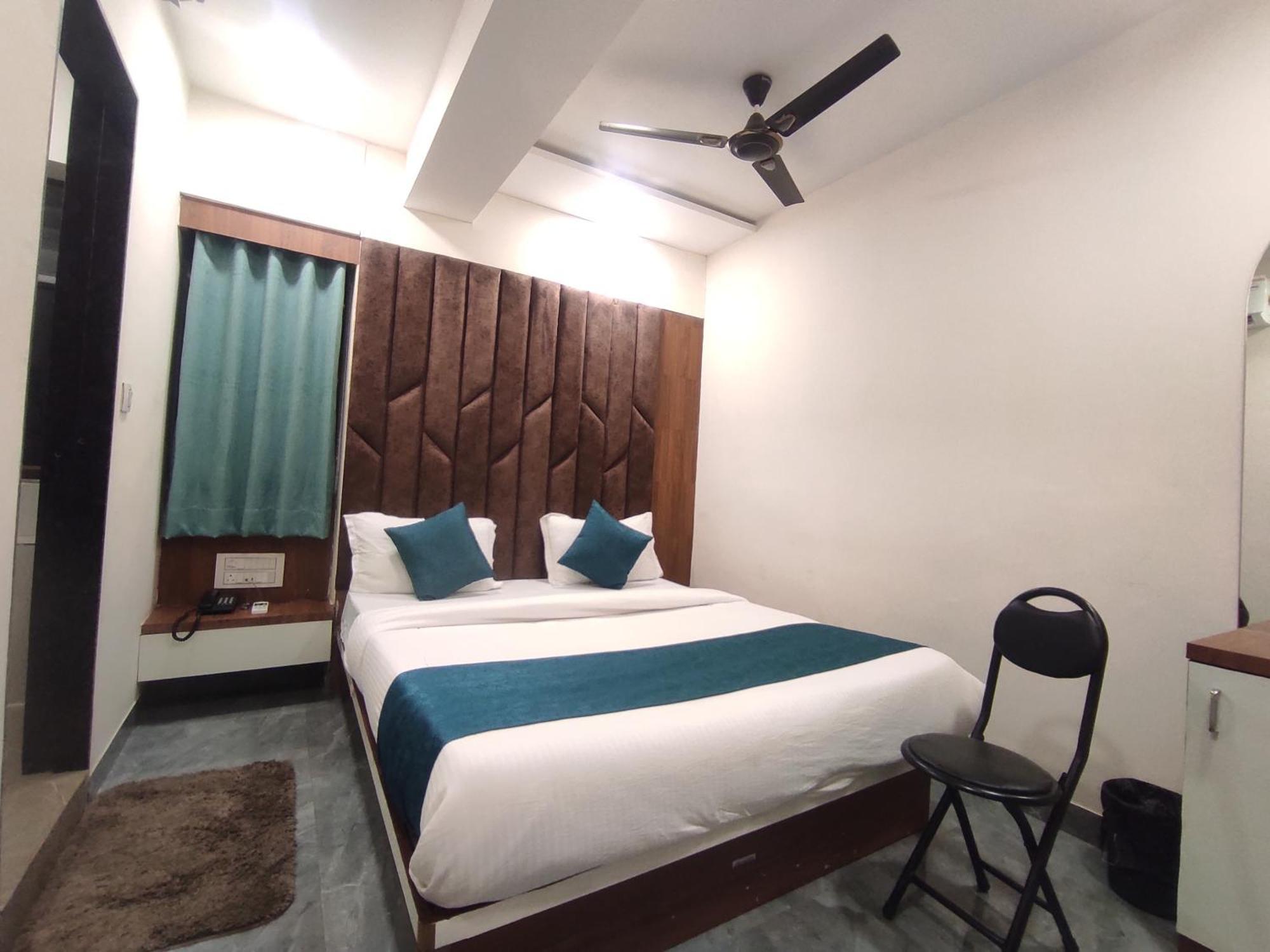 Hotel Earth Inn, Subhash Bridge, Rto Circle, อาเมดาบัด ภายนอก รูปภาพ